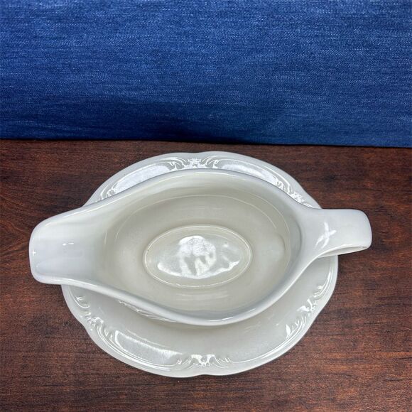 Pfaltzgraff Grapevine Gravy Boat Set with Under Plate - Multicolor Ceramic - Picture 4 of 6